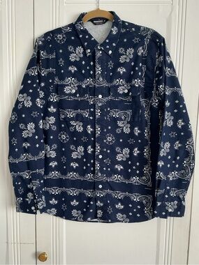 Undefeated Navy Bandana Print Flannel Shirt Men’s Size M Button Front Streetwear
